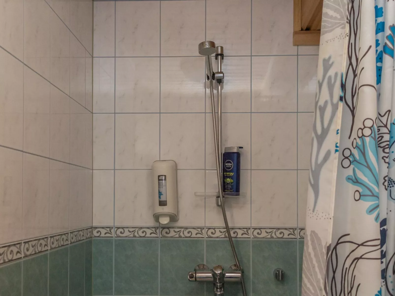 Peiponpesä b-Binnen