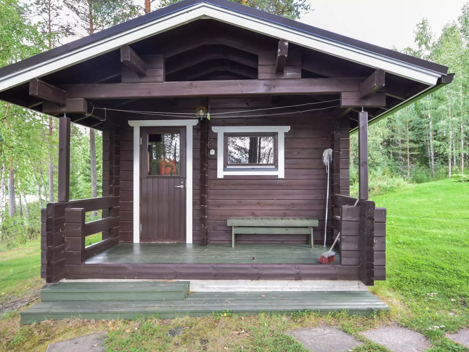 Sieralahden lomakylä, mökki 2-Binnen