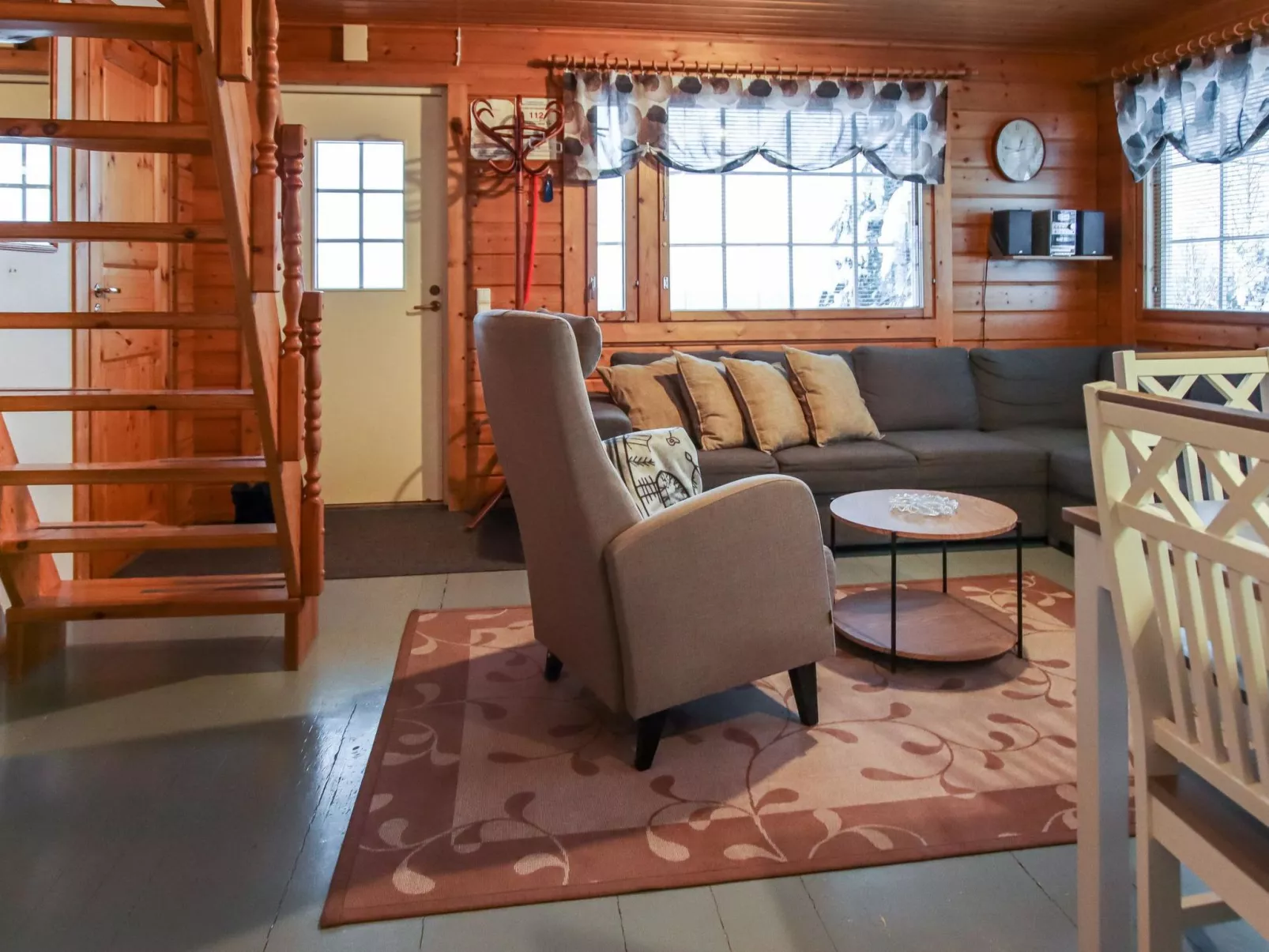 Aurinkoalppi 11a paritalon yläkerta-Binnen