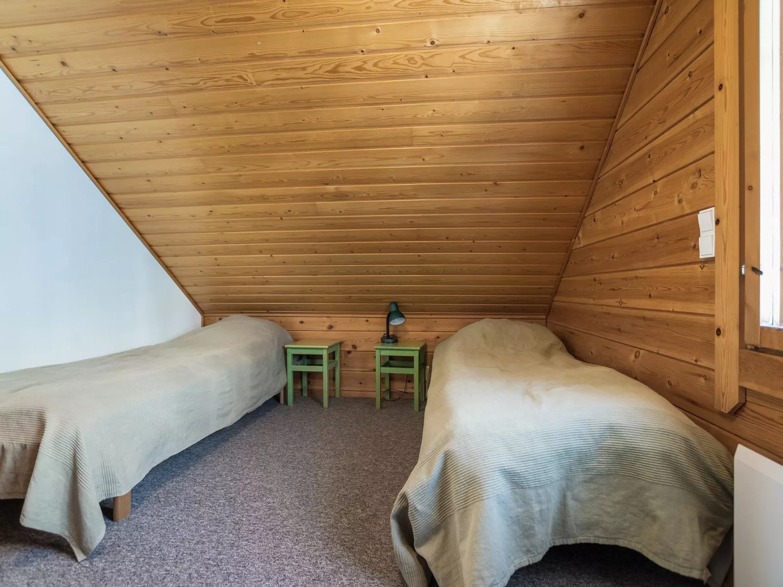 Aurinkoalppi 12a paritalon yläkerta-Binnen