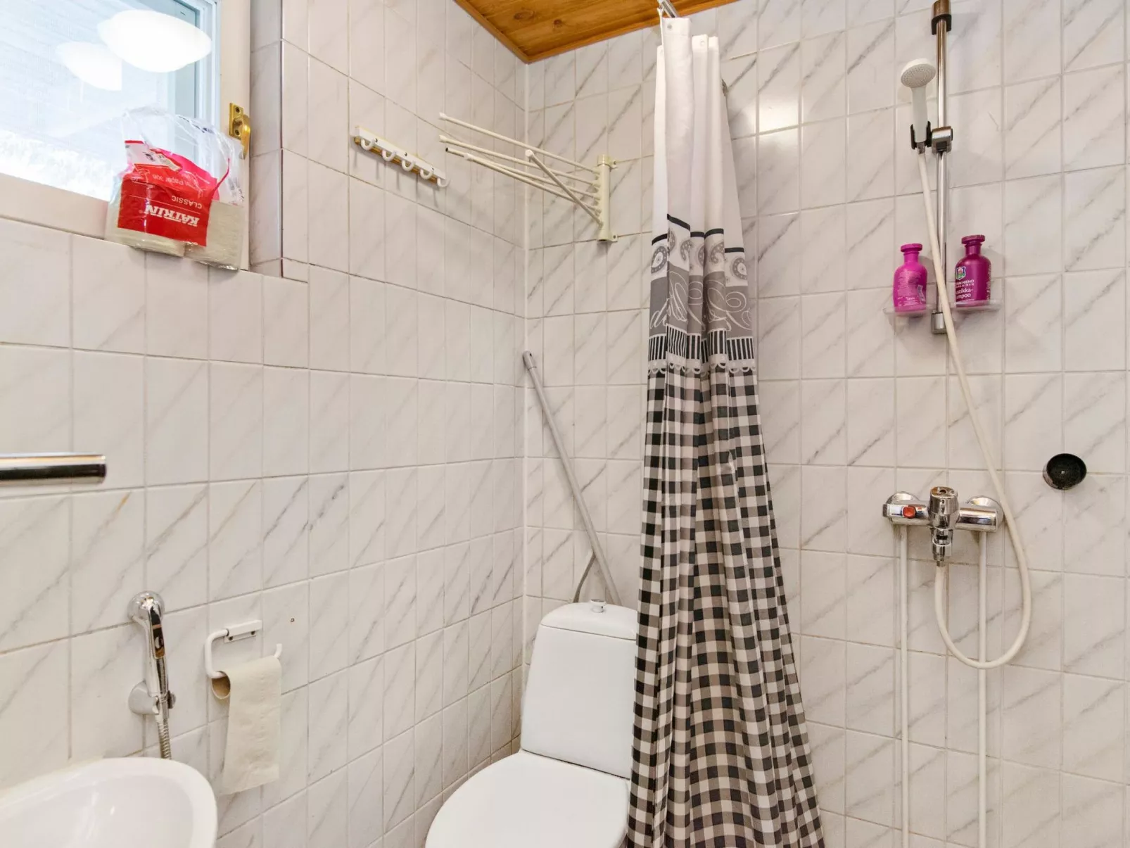 Hallantytär a1 paritalo-Binnen