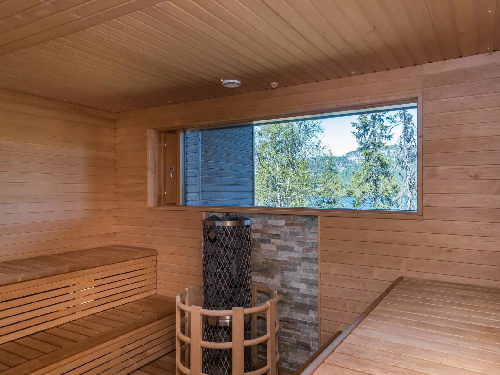 Holy lake rantasauna-Binnen