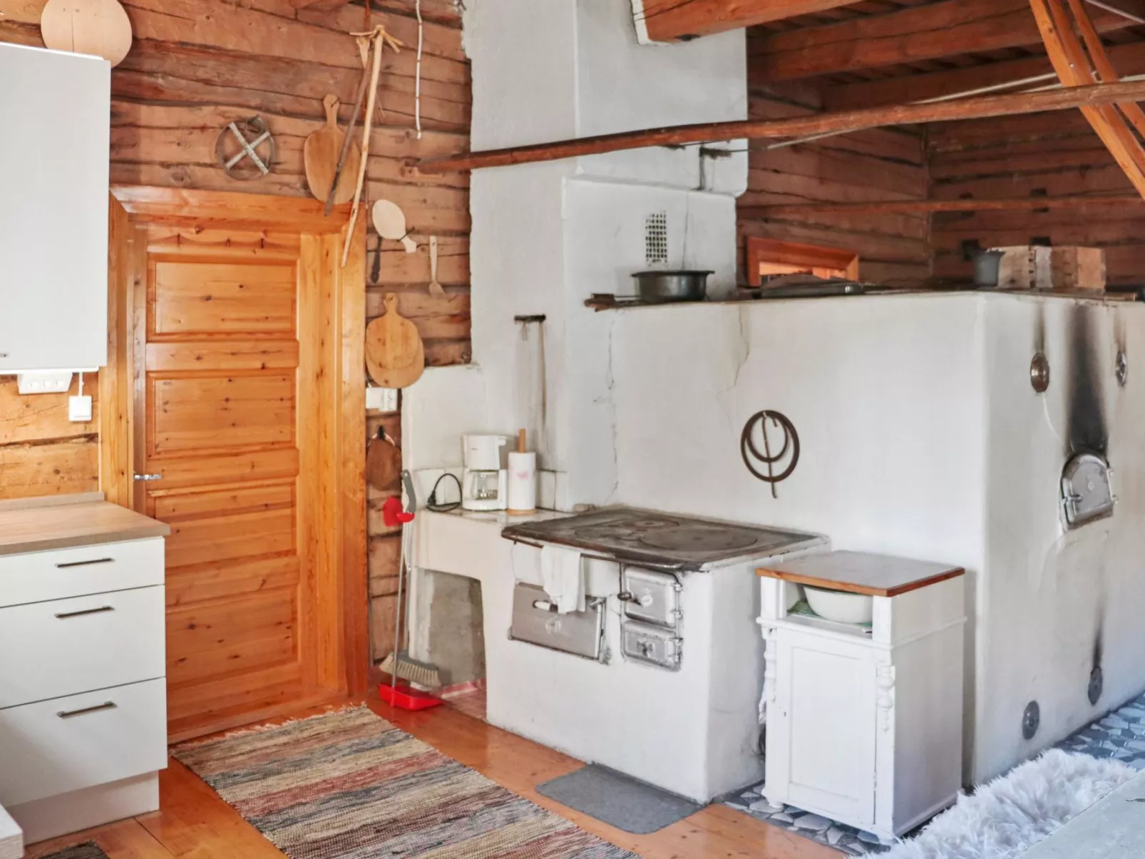 Laattajan hirsipirtti-Binnen