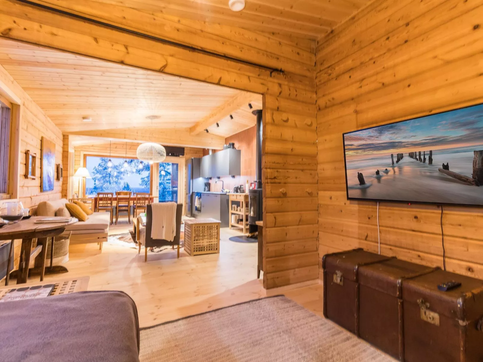 Kelokaltiokylän maja 22-Binnen