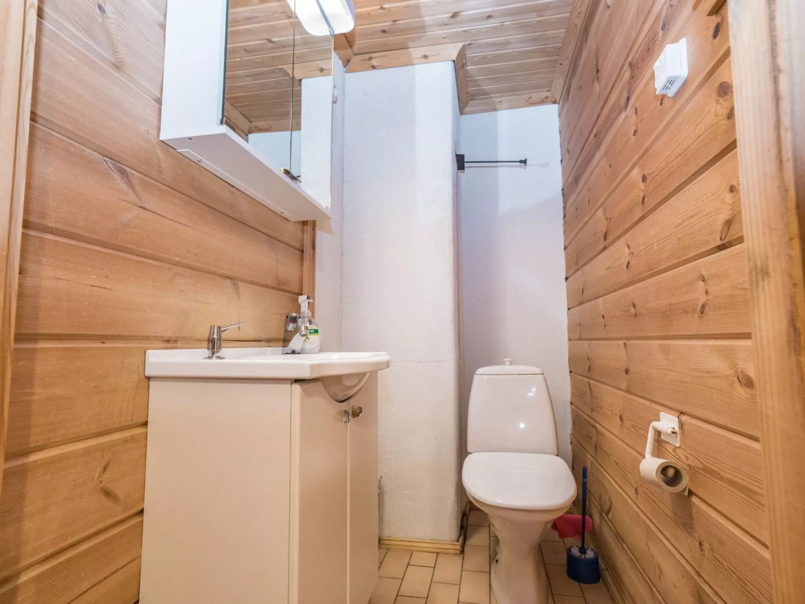 Uolevintie 39a-Binnen