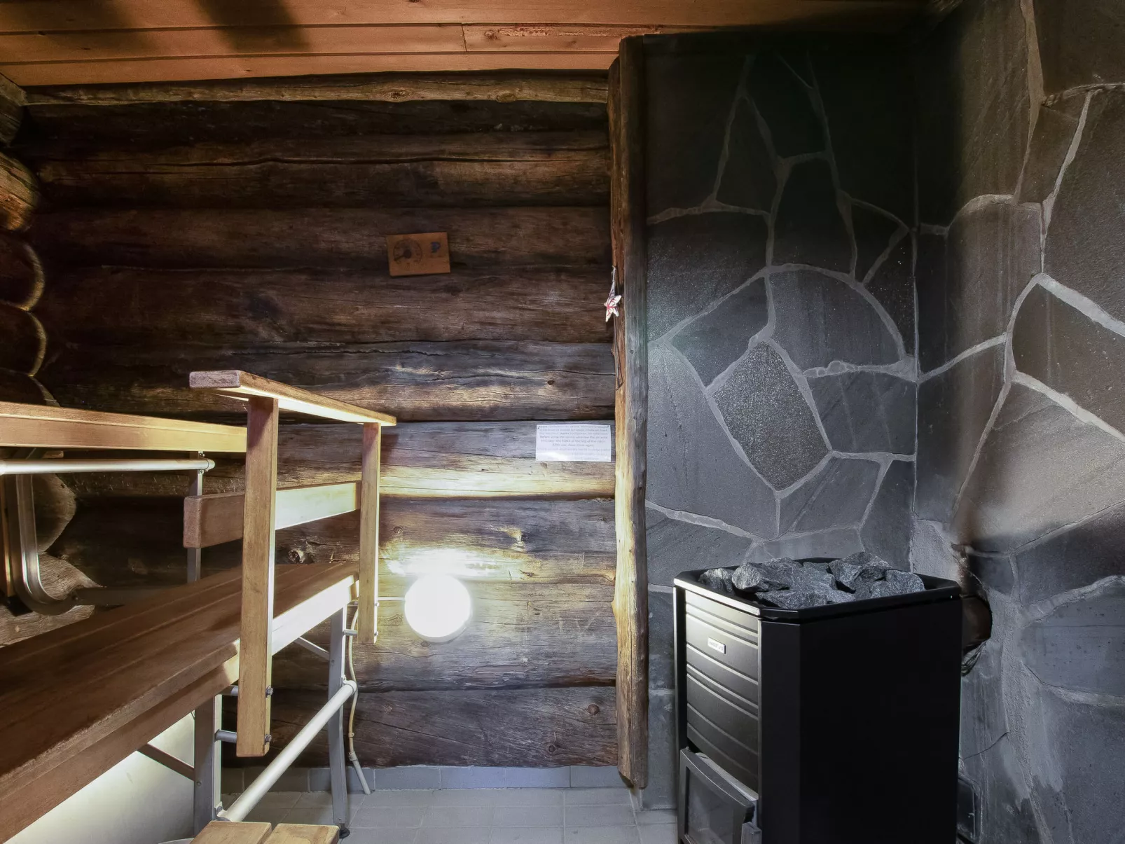 Salmentieva 2-Binnen