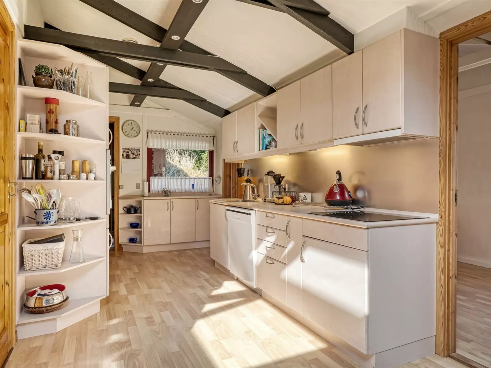 "Nimrod" - 800m from the sea-Binnen