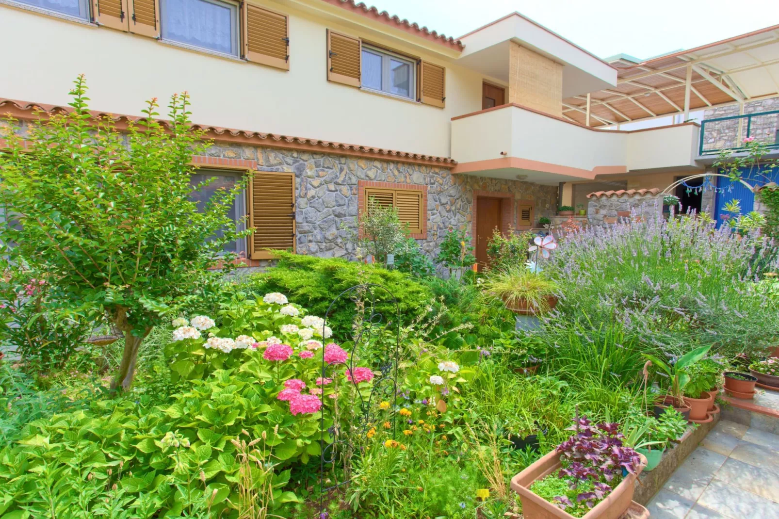 Superb Lovran Apartments with Sea Views - One Bedroom Apartment with Balcony-Buitenlucht