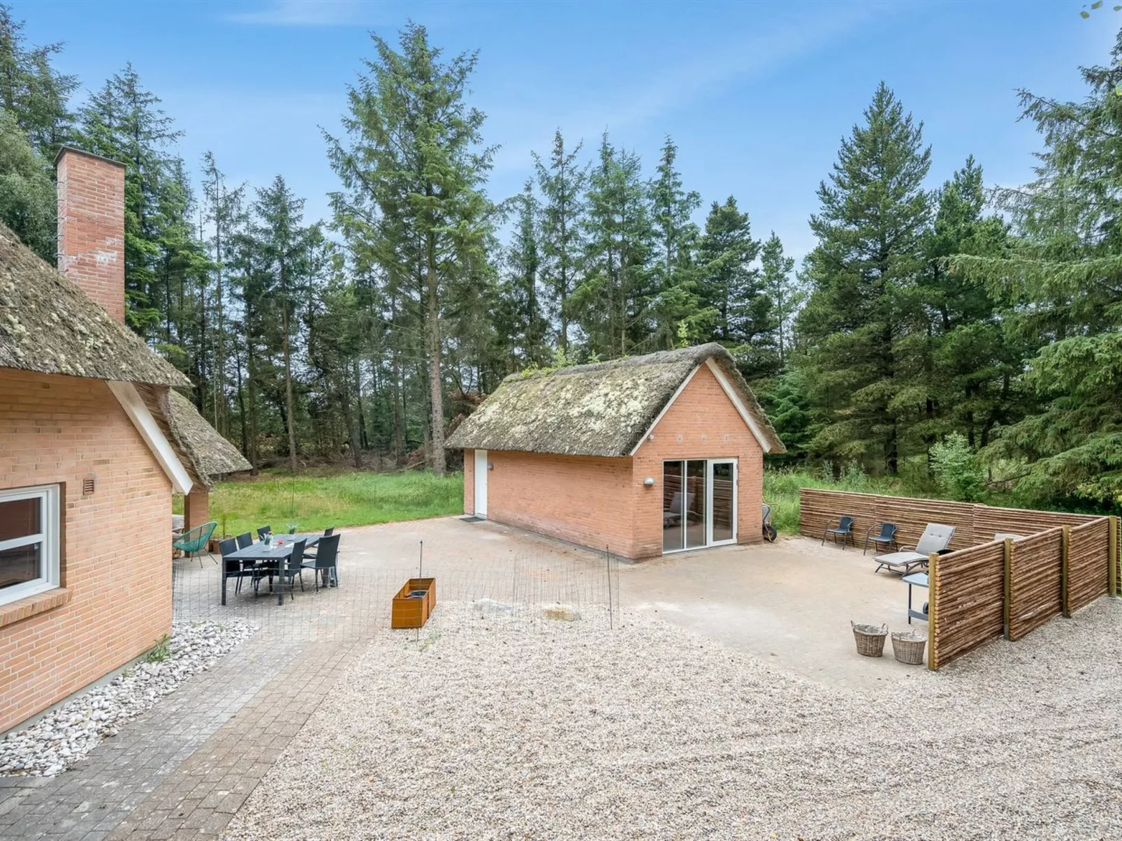 "Batsha" - 1.7km from the sea-Buiten