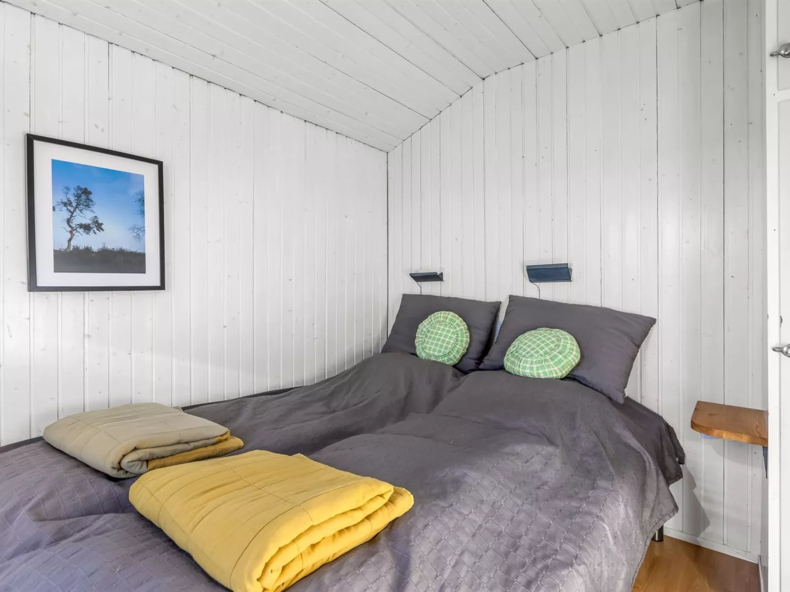 "Raymond" - 175m from the sea-Binnen