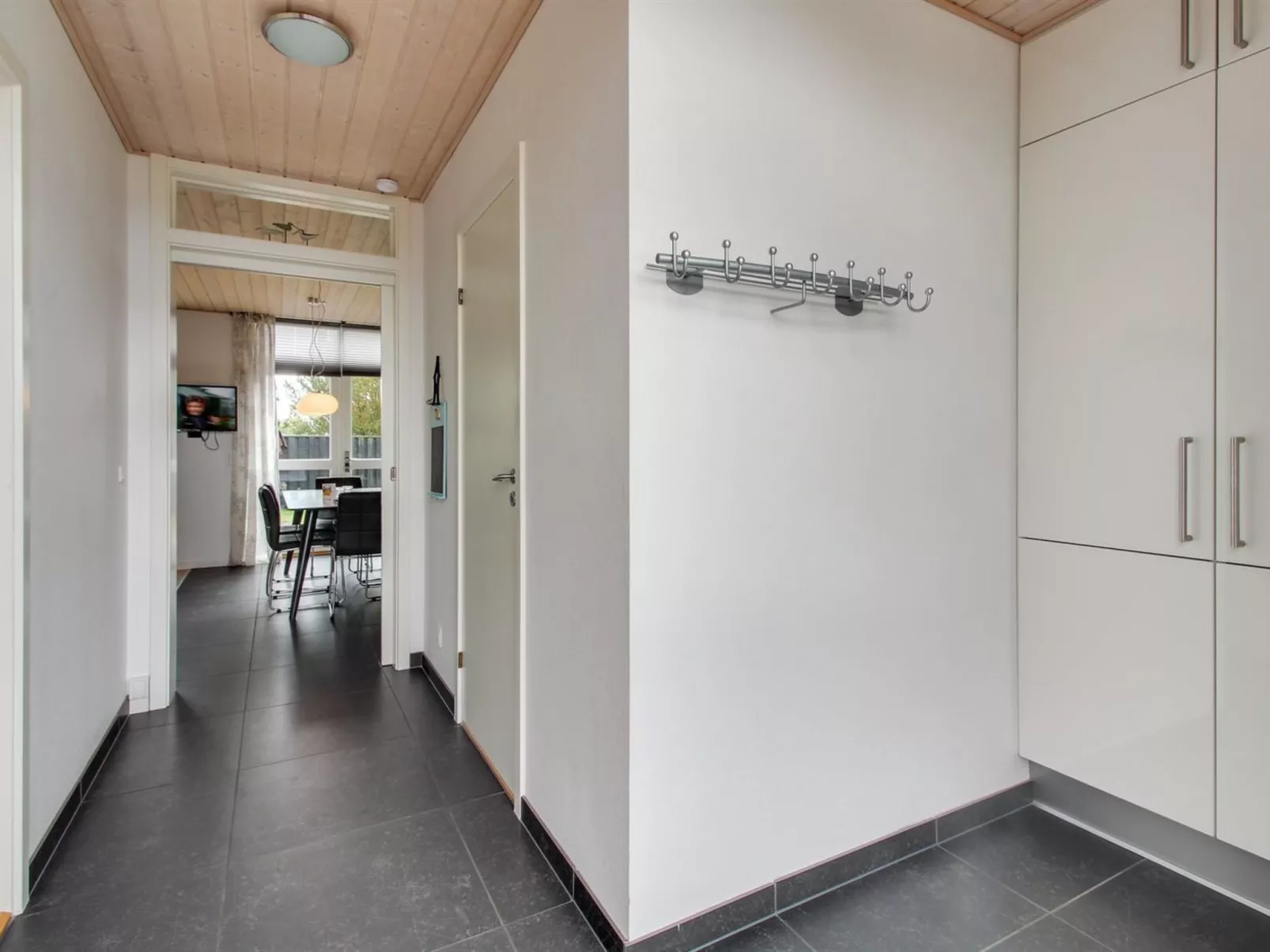 "Lucjan" - 800m from the sea-Binnen