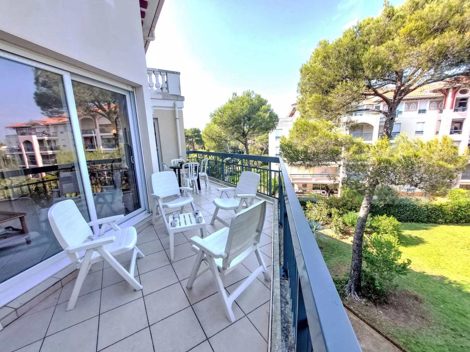 Le Grand Parc-Buiten