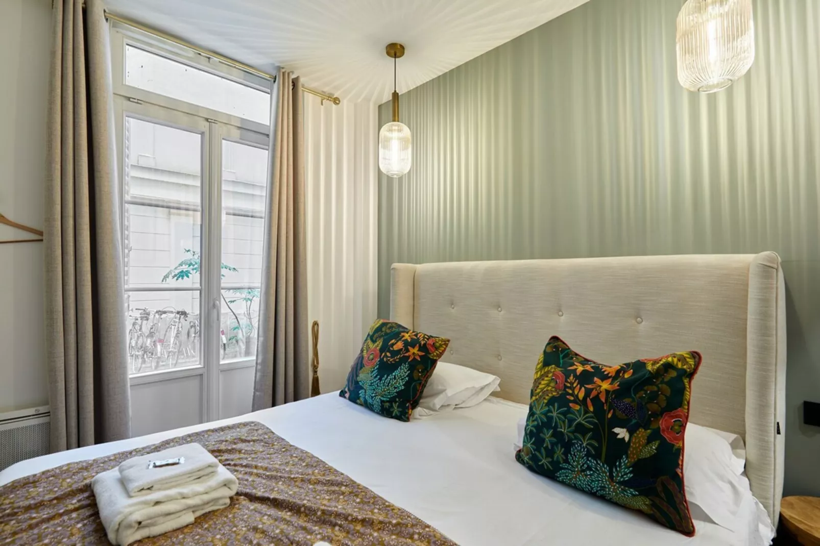 MONTMARTRE NEW-Niet-getagd