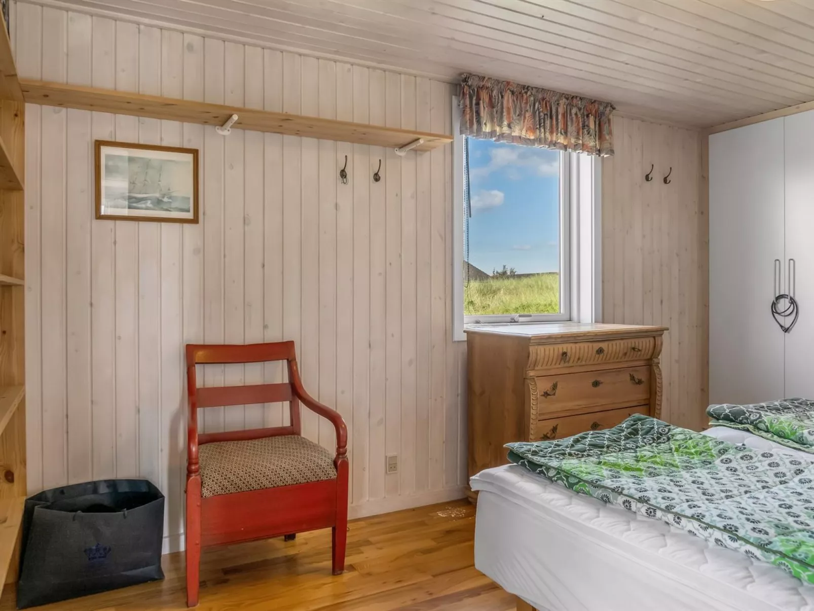 "Myrna" - 250m from the sea-Binnen