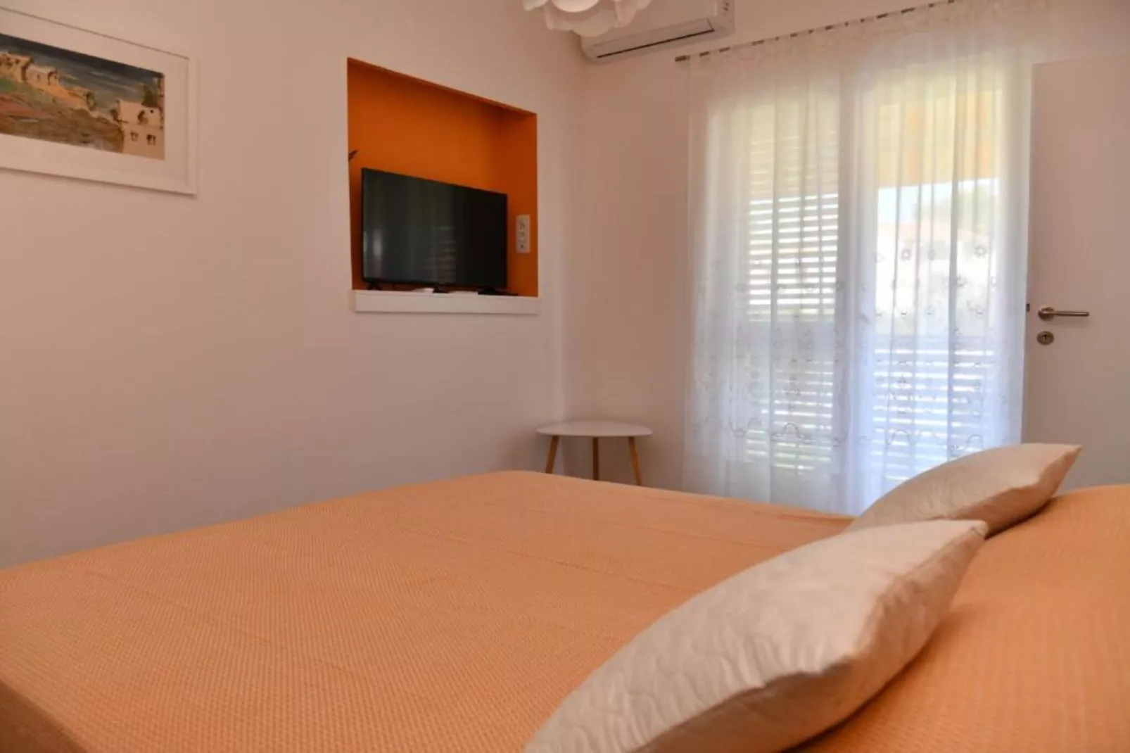 Two Bedroom Apartment with Balcony &  Garden View-Slaapkamer