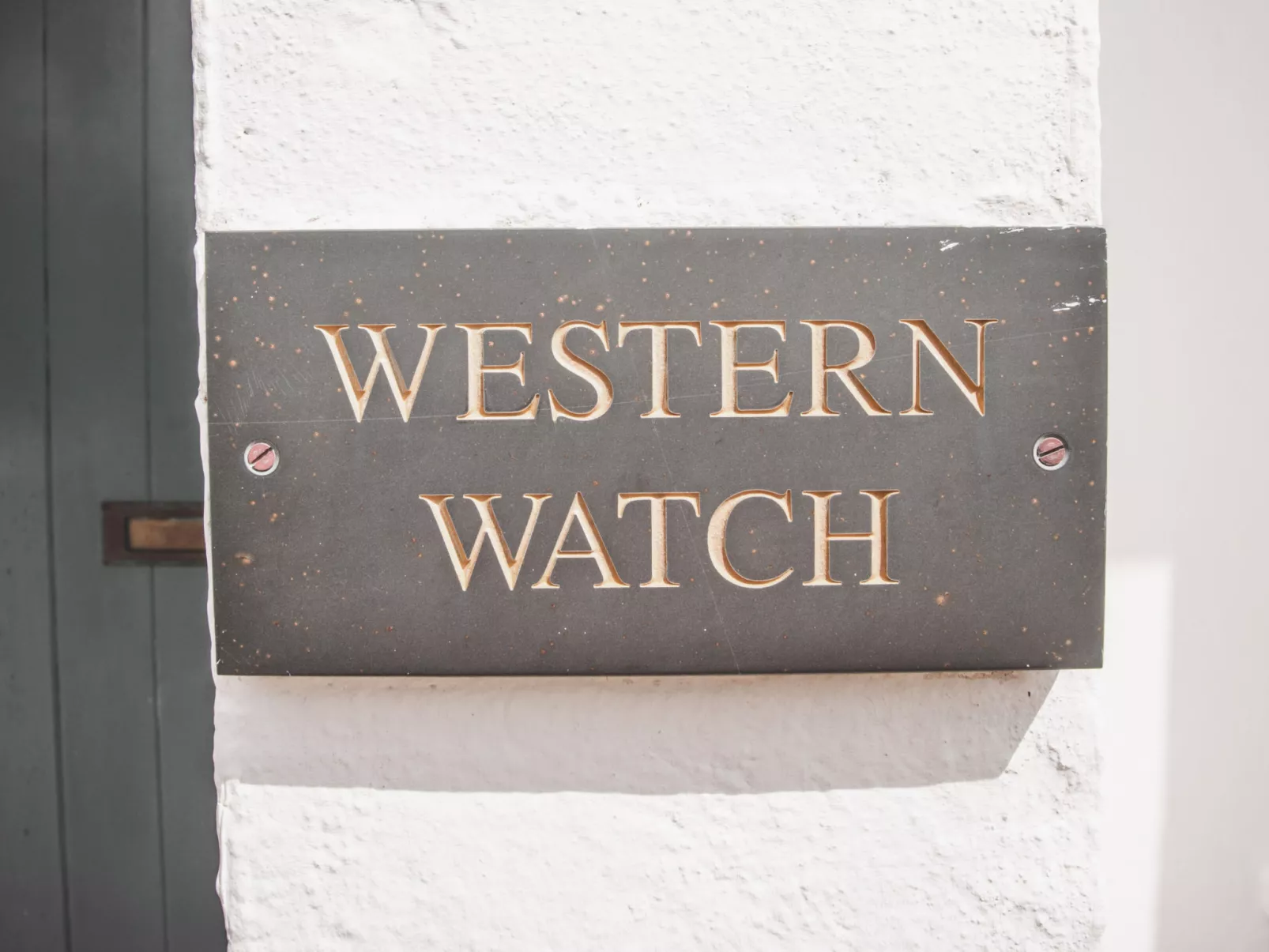 Western Watch-Buiten
