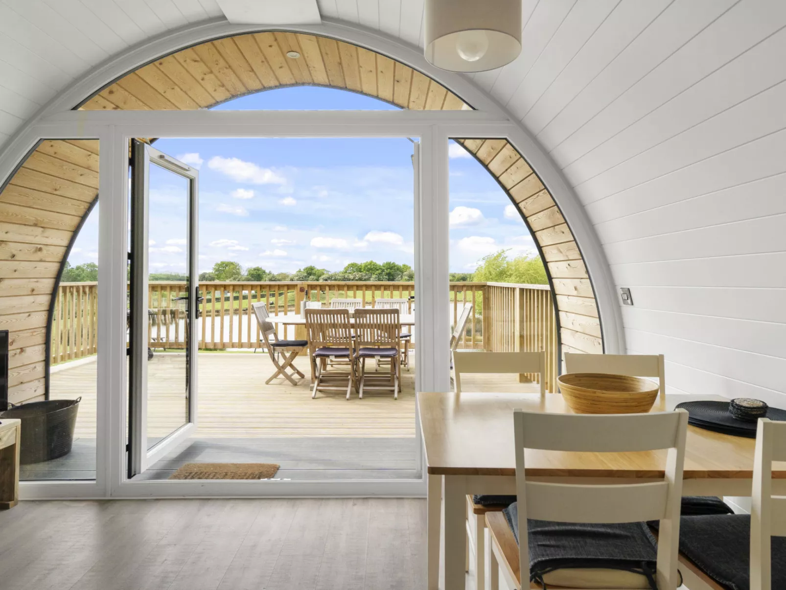 The Chicken Coop-Binnen