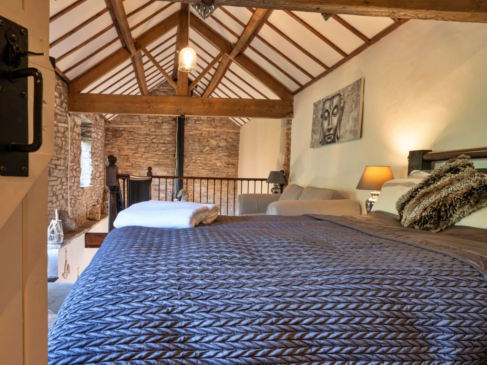 End Barn at Blackclough Farm-Binnen