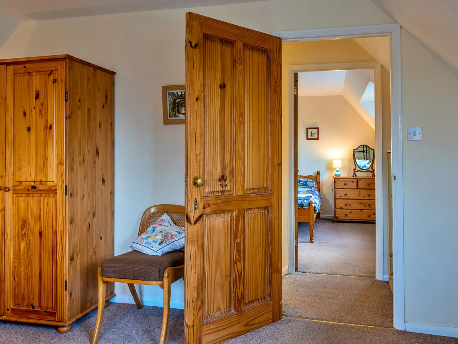 Glebe Cottage-Binnen