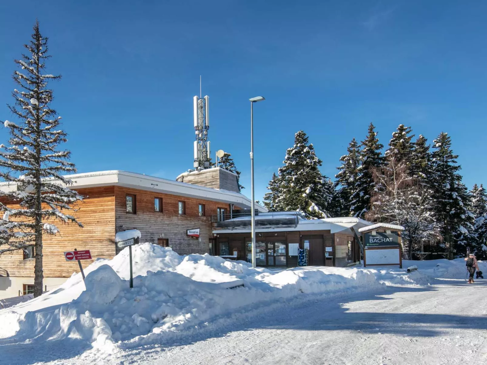 V. DU BACHAT AROLLES B-Buiten