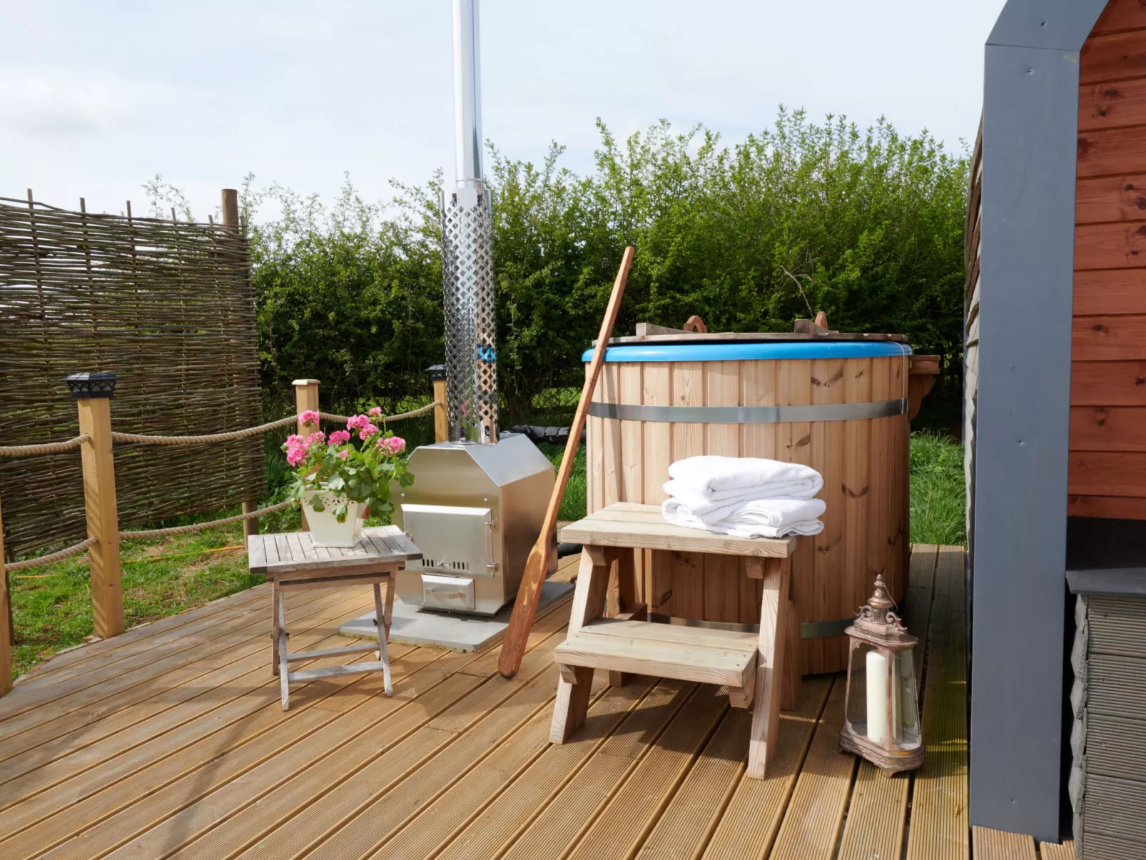 The Cornflower-Binnen