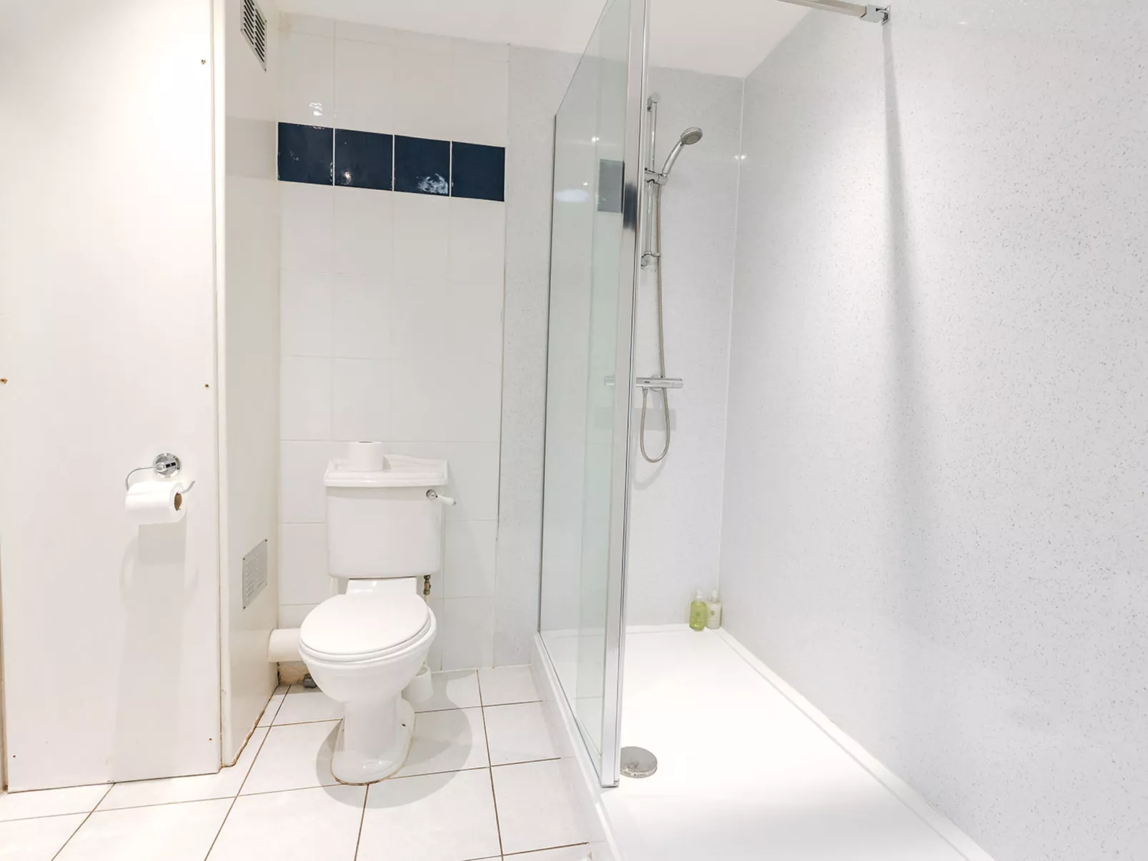 Netley Hall - Poppy-Binnen