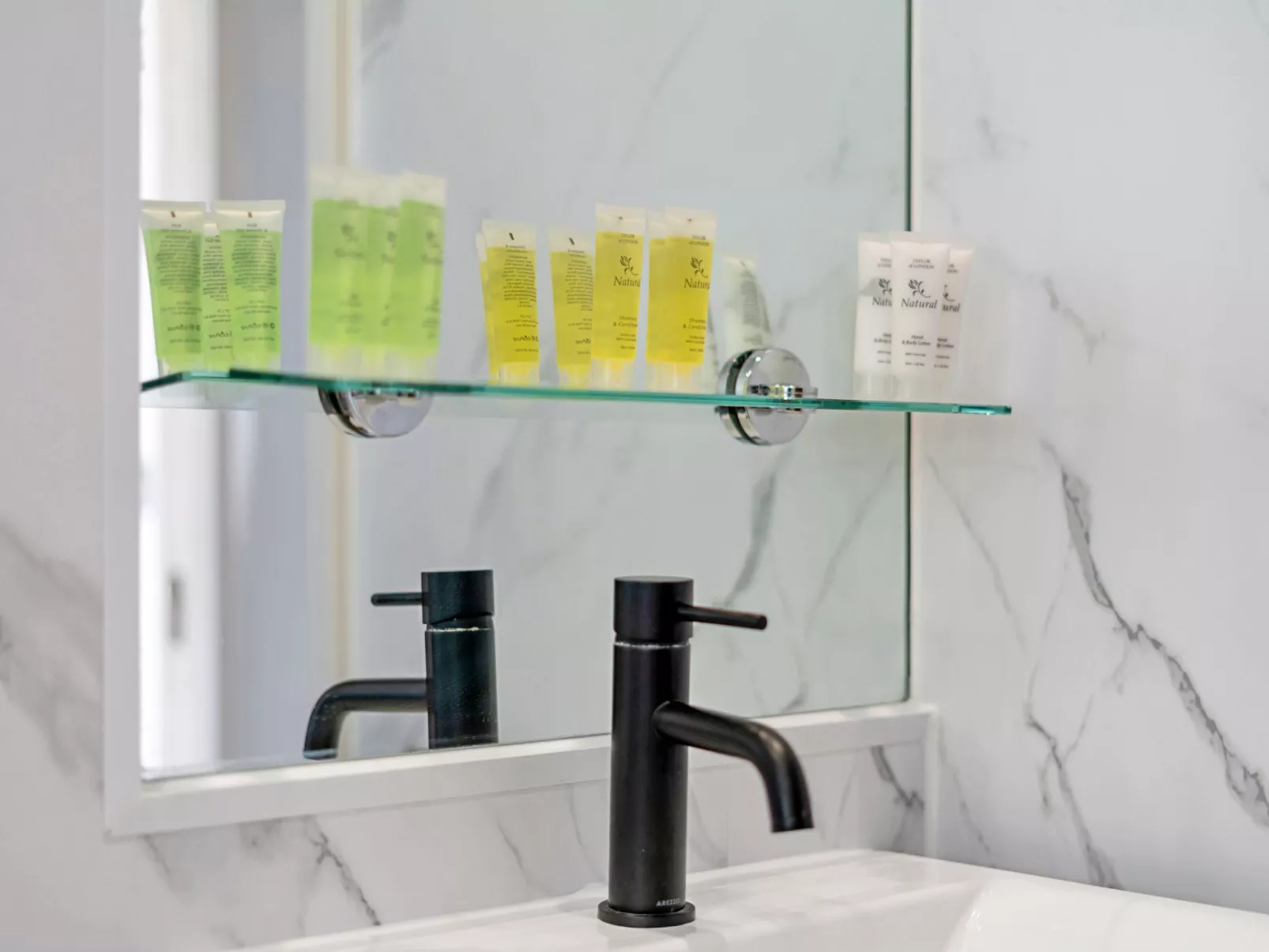 Roland House - Two Bedroom-Binnen