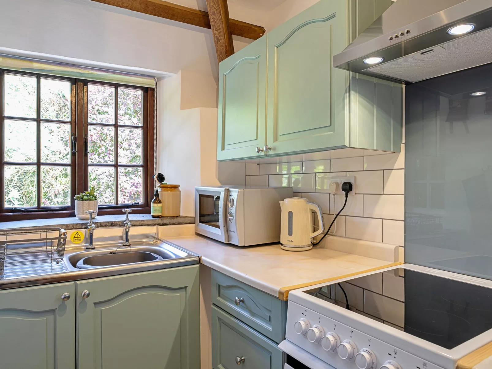 Rowella Cottage-Binnen