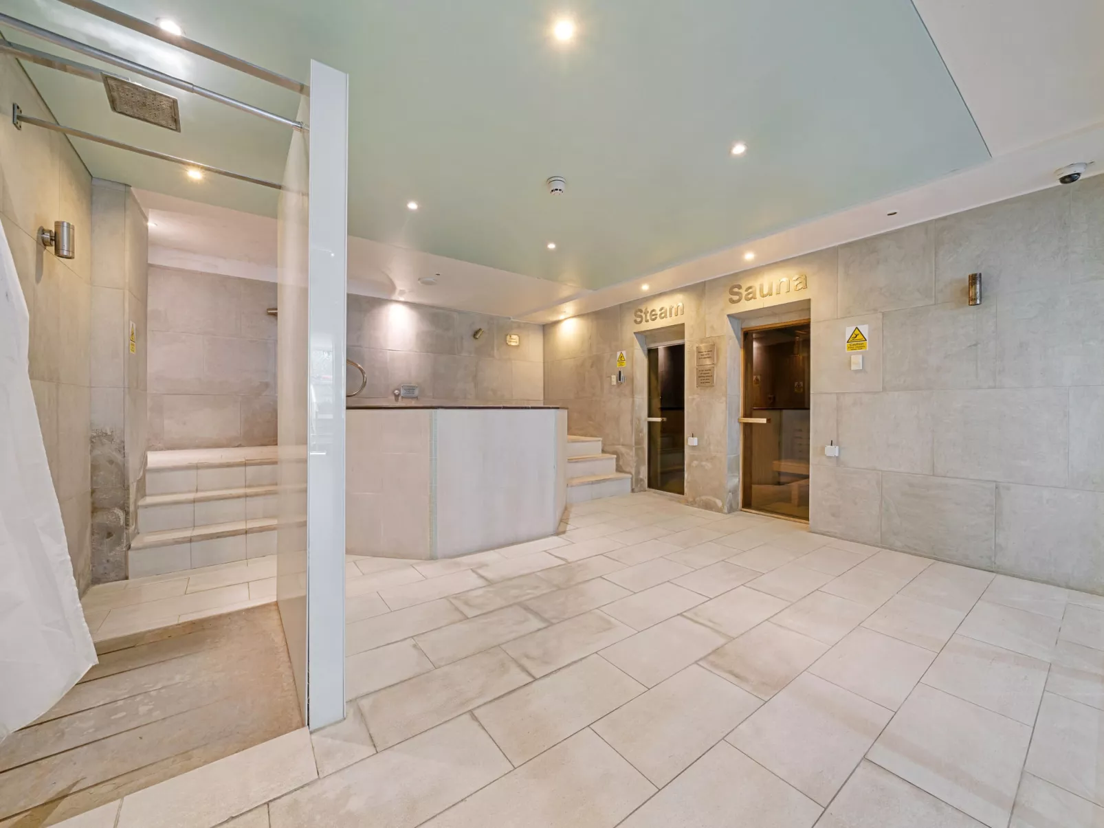 Roland House - Two Bedroom A-Binnen