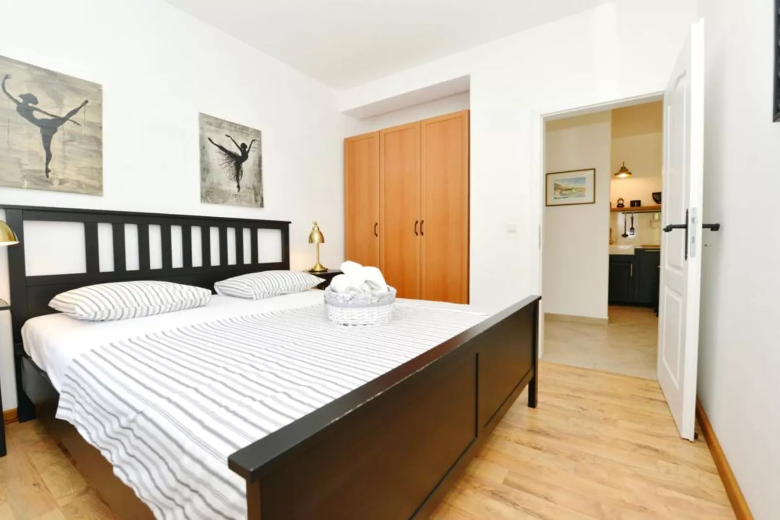 Two-Bedroom Apartment (Maslina)-Slaapkamer