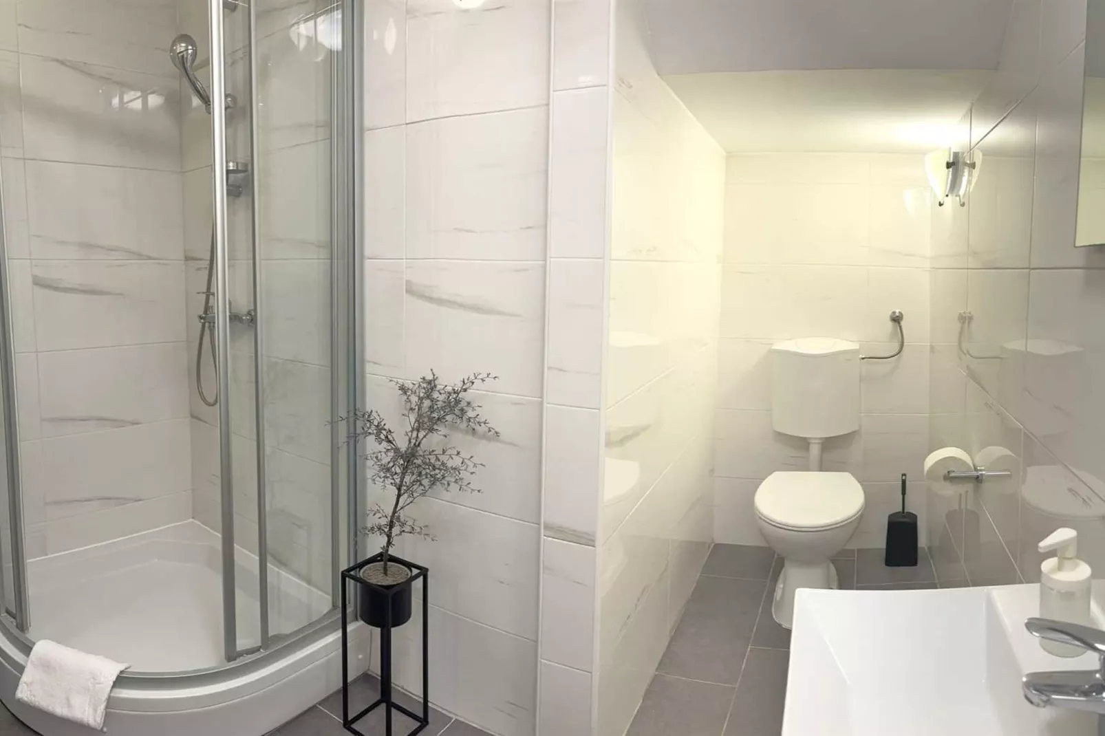 Zagreb Center Apartments- Downtown Apartment- Studio-Badkamer