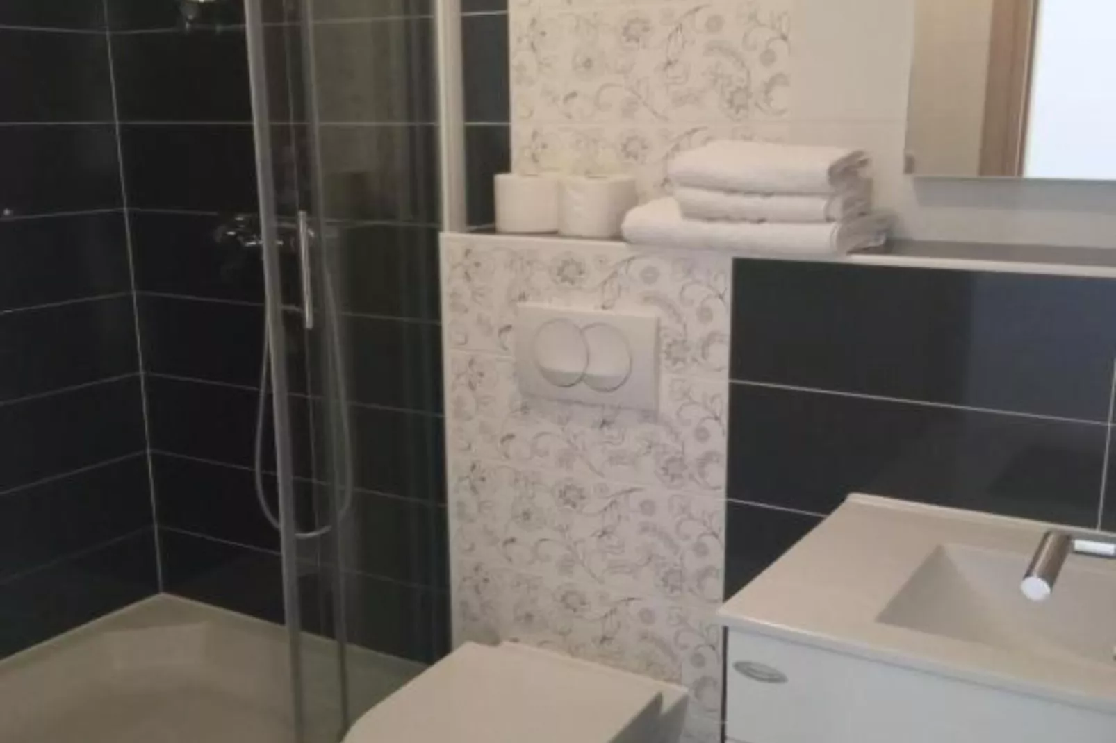 Cozy Vodice Garden Apartments With Terrace and BBQ - Standard one bedroom apartment (RED)-Badkamer