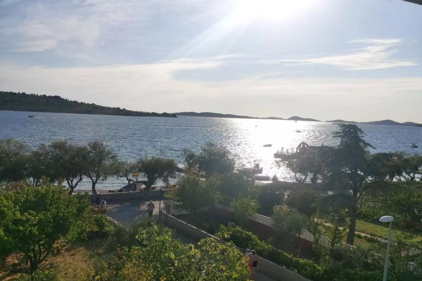 Modern Beachfront Apartments near Šibenik - Classic  Studio Apartment with Balcony and Sea View-Buitenlucht