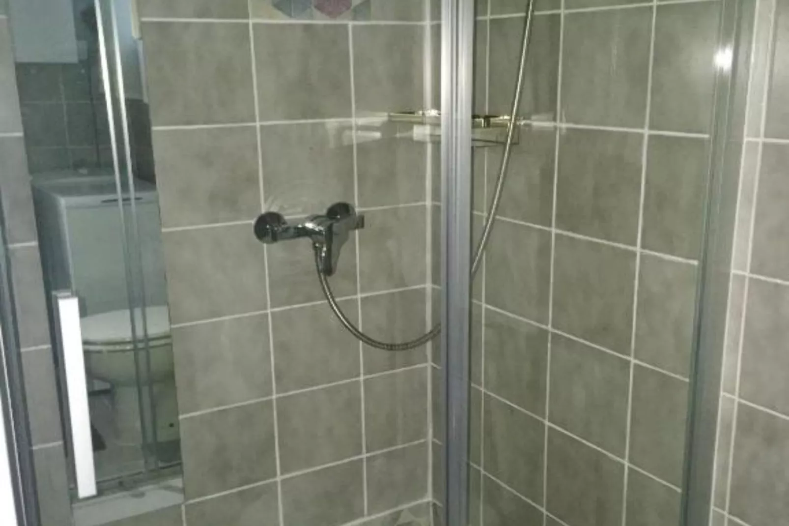 Beach House - 2m from beach - Three Bedroom House-Badkamer