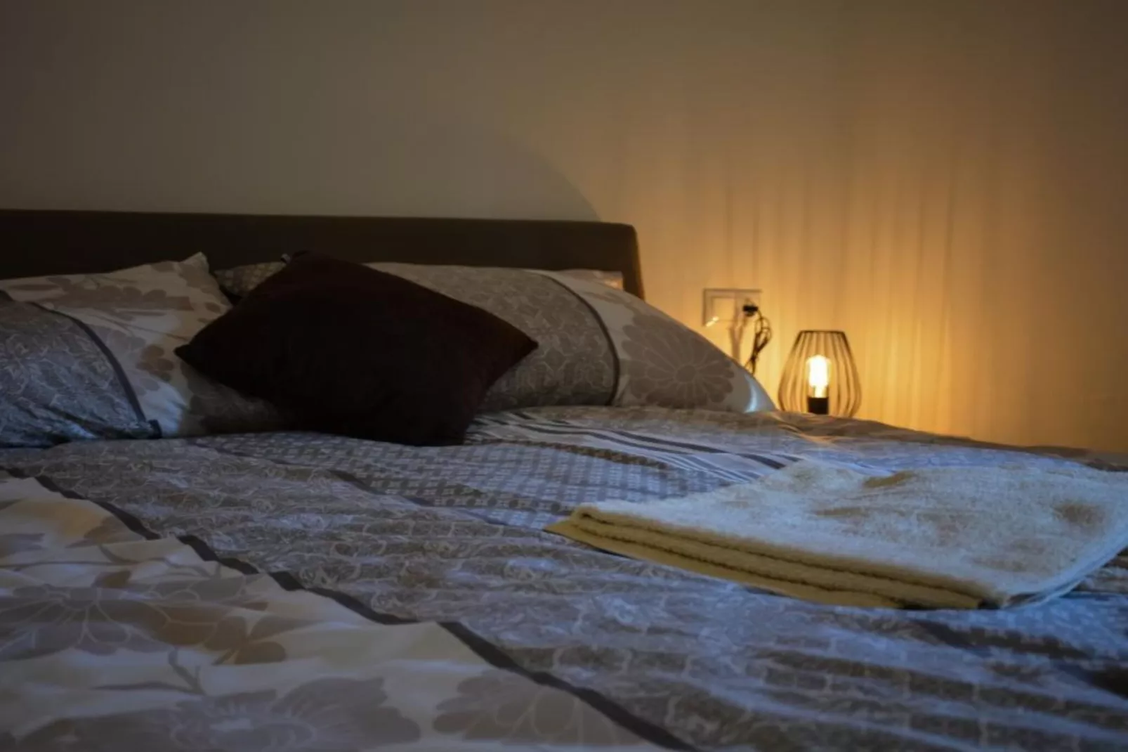 Zevnik Quiet Retreat with Stunning Views and Equestrian Activities - One Bedroom Apartment-Slaapkamer