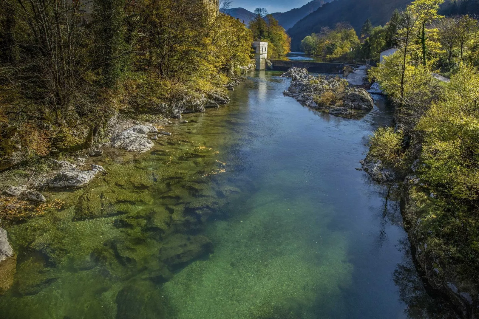 Riverside Rustic Ridge Apartments with Balcony - Three Bedroom Apartment with Balcony-Uitzicht