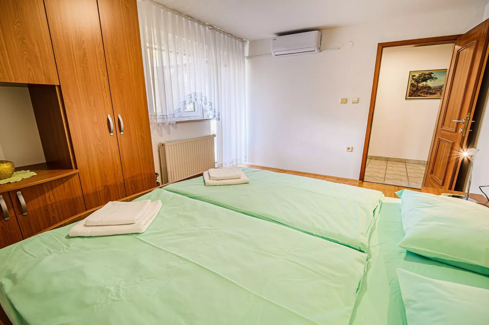 Sunny and Spacious Apartments with Terrace near Water Park - Three Bedroom Apartment with Terrace-Slaapkamer