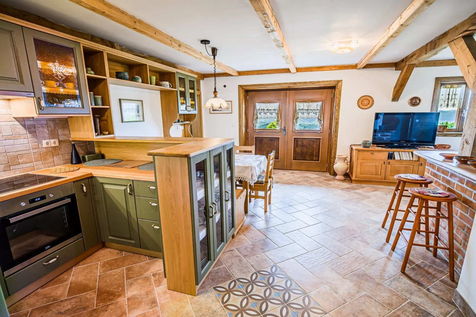 Hidden Authentic Haven Apartments - Two Bedroom Apartment with Balcony-Keuken