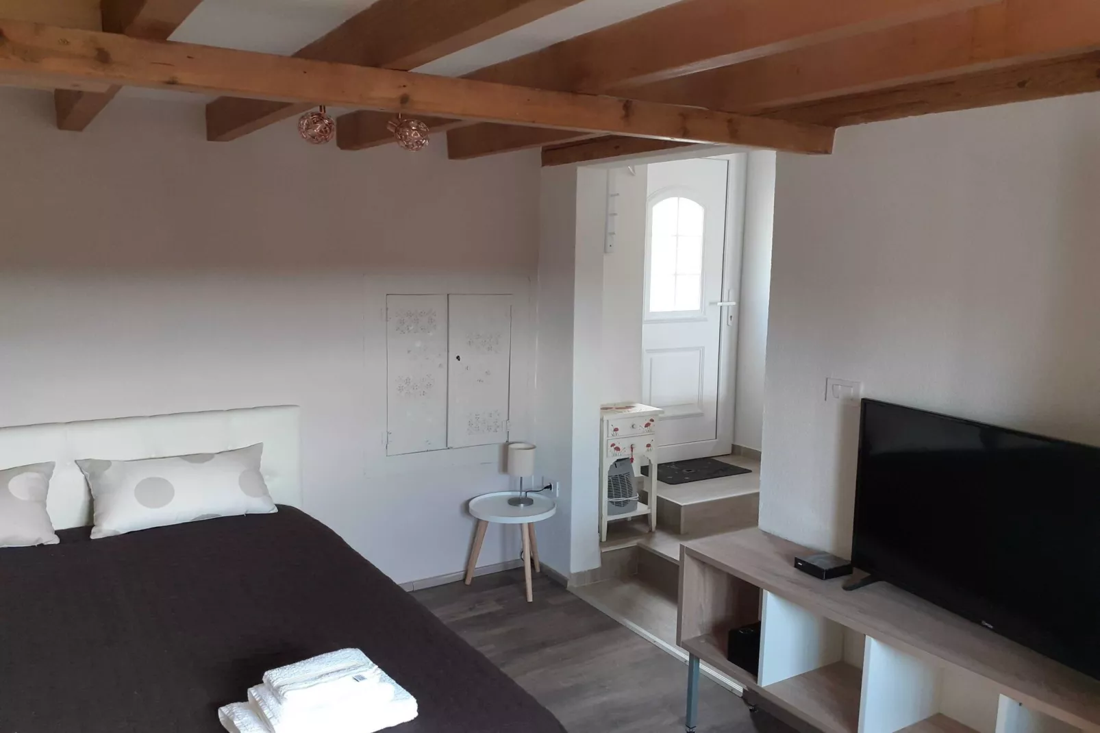 Secluded Authentic Apartment with Terrace - Studio Apartment with Terrace-Slaapkamer