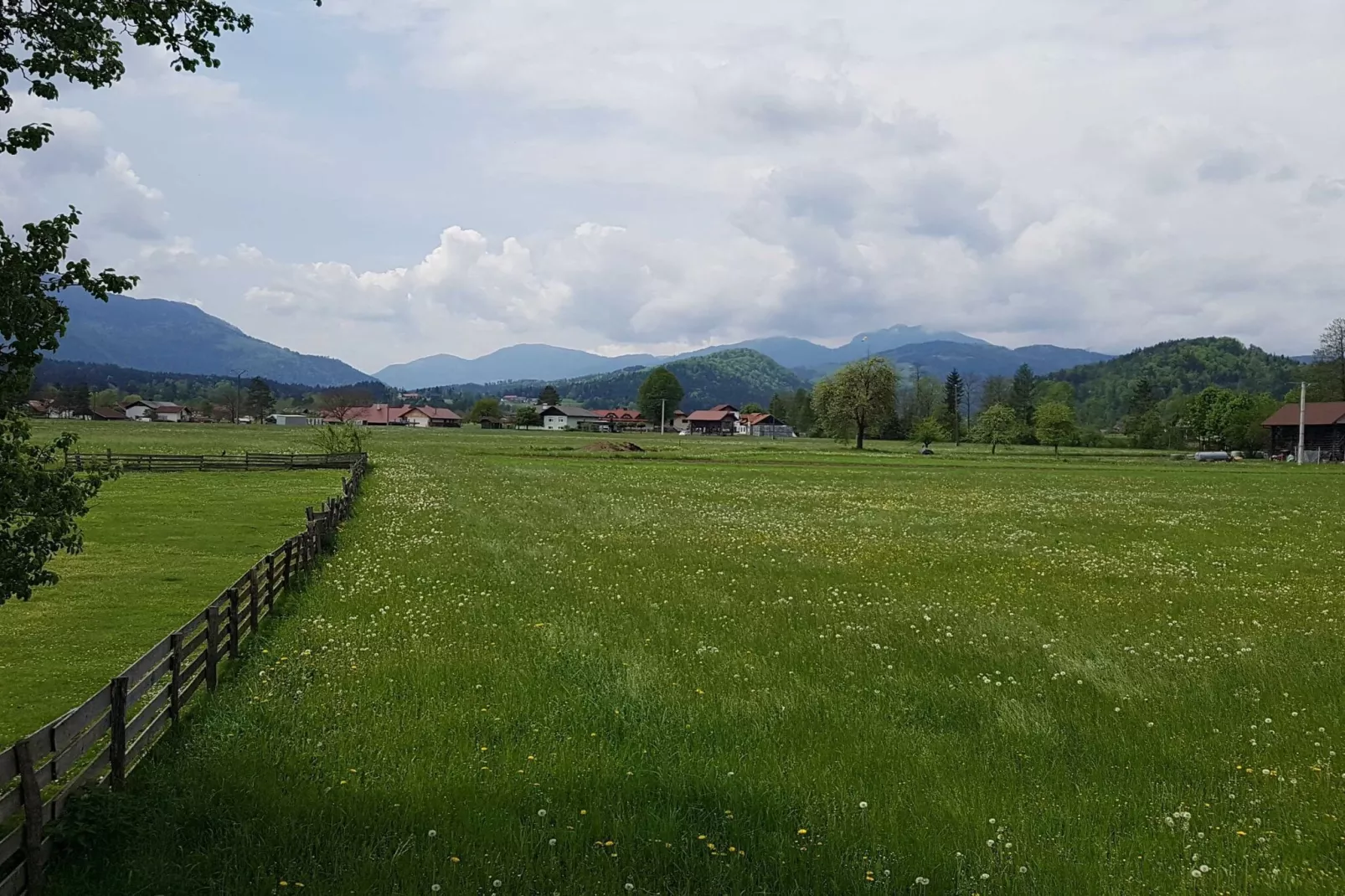 Modern and Peaceful Apartment with Terrace - Two Bedroom Apartment with Terrace-Buitenlucht