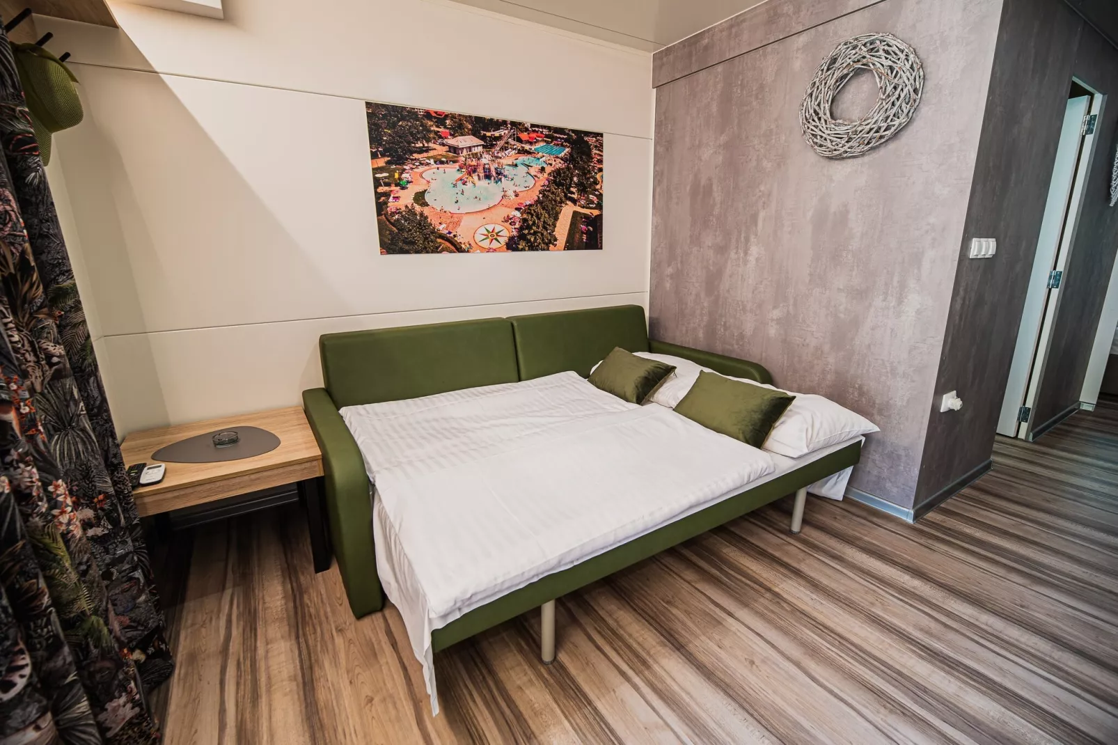 Lake Serenity Premium Mobile Homes with Thermal Riviera Tickets - Twho Bedroom Mobile Home 15\/011-Slaapkamer