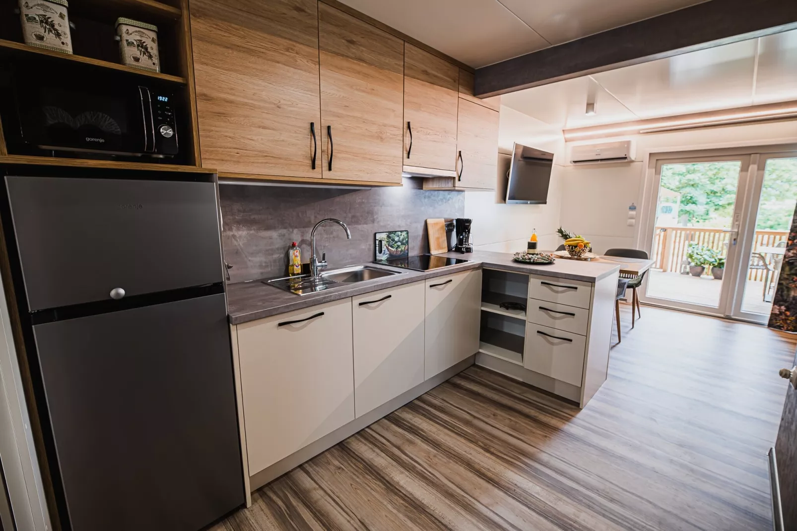 Lake Serenity Premium Mobile Homes with Thermal Riviera Tickets - Three Bedroom Mobile Home 15\/028 - Keuken