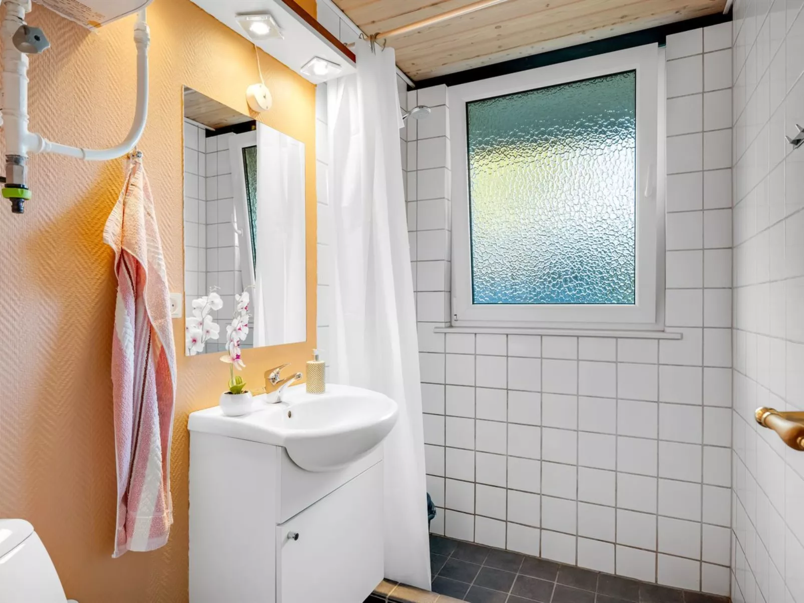 "Sjarlotte" - 400m to the fjord-Binnen