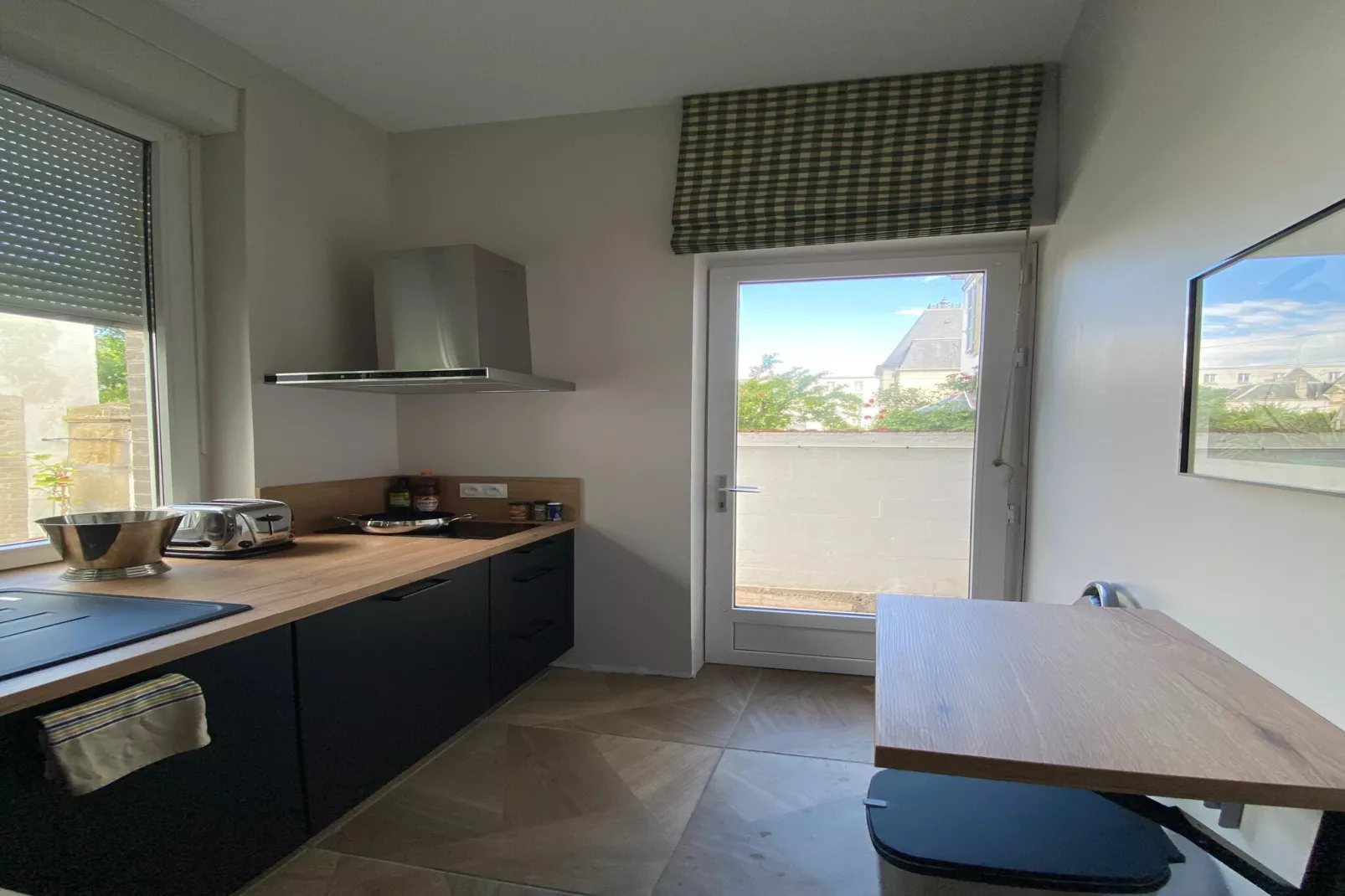 Appartement avec la petite cour-Keuken