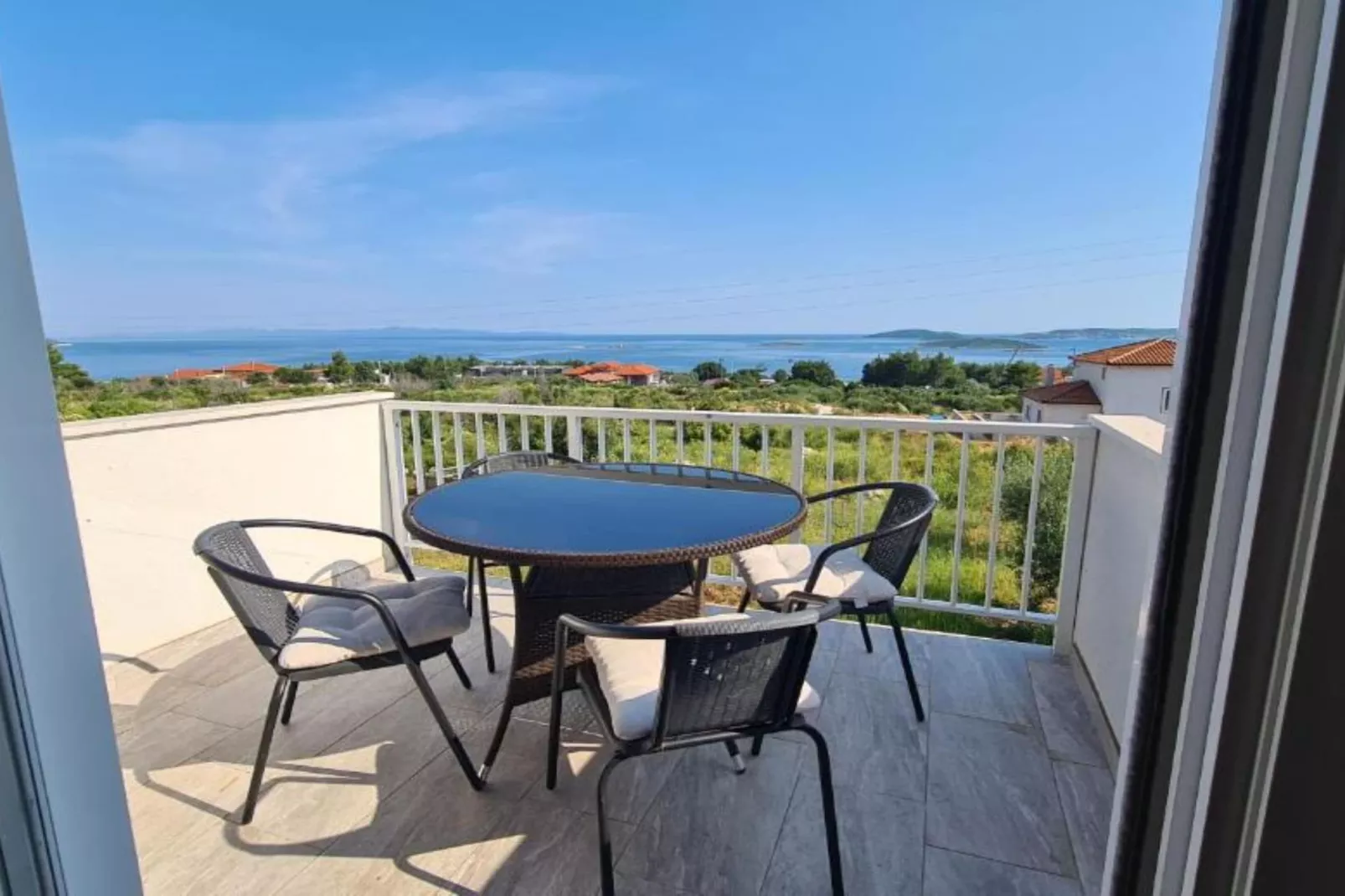 Apartment with Two Bathrooms-Terrasbalkon