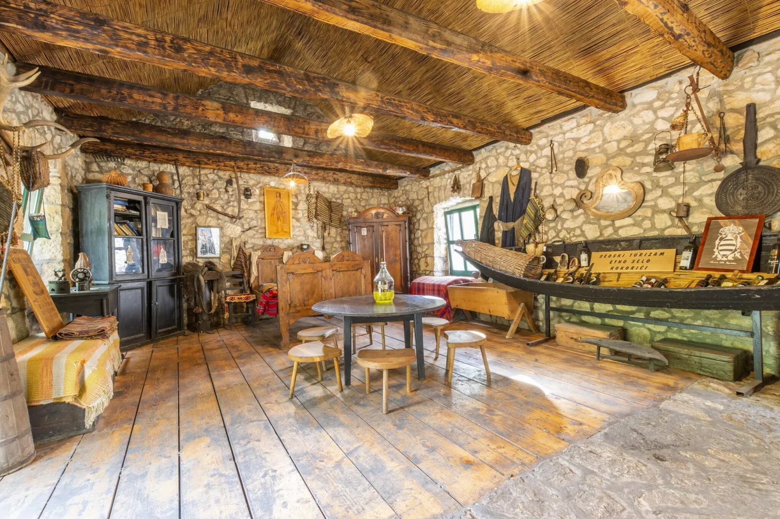 Rustical Resort Kokorići with Shared Outdoor Swimming Pool - One Bedroom Apartment with Terrace-Slaapkamer