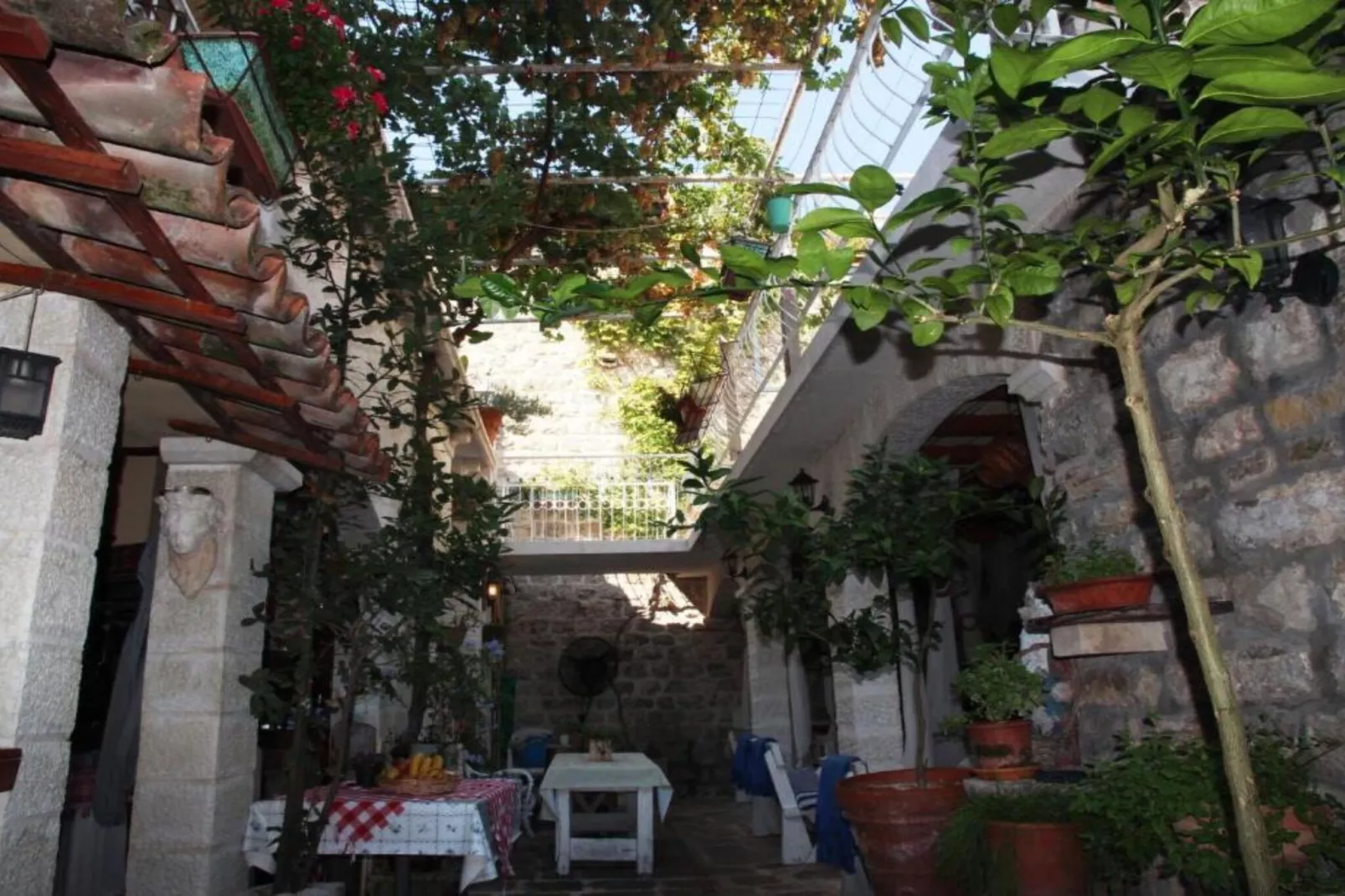 Quaint & Affordable Stay in Budva Traditional Stone House - Double Room 1-Buitenlucht