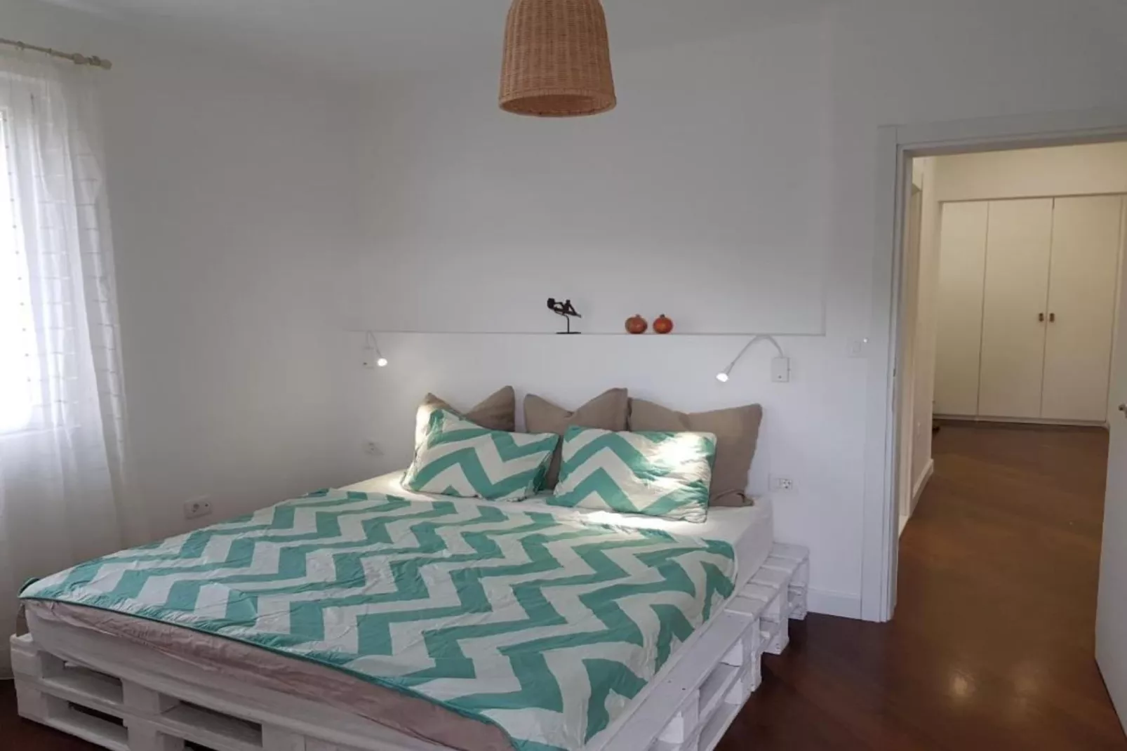 Relaxing Tivat Stay with Balcony & Free Parking - Two Bedroom Apartment-Slaapkamer