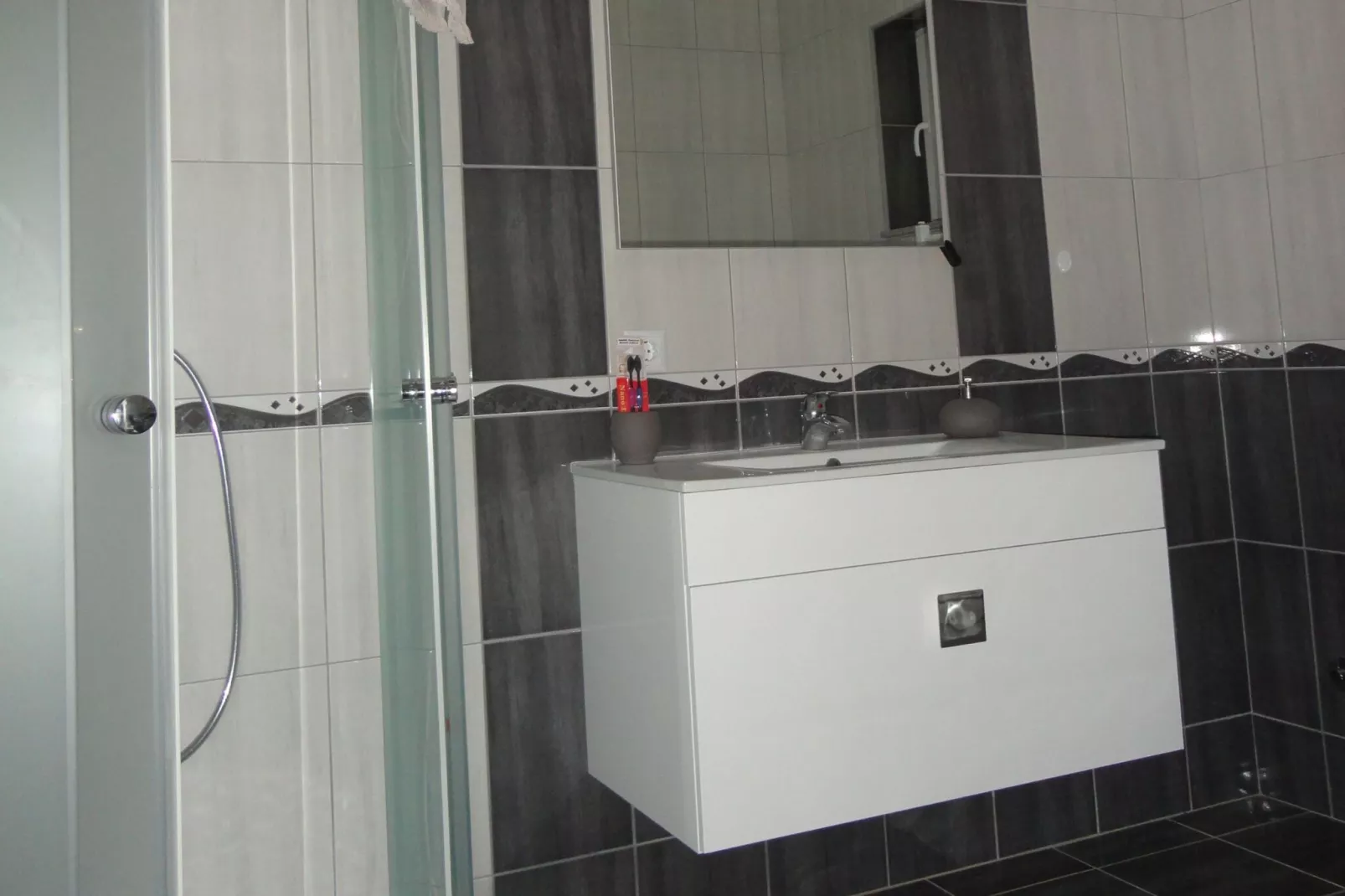 Apartments A&D - One Bedroom Apartment with Terrace and River View (Ana)-Badkamer