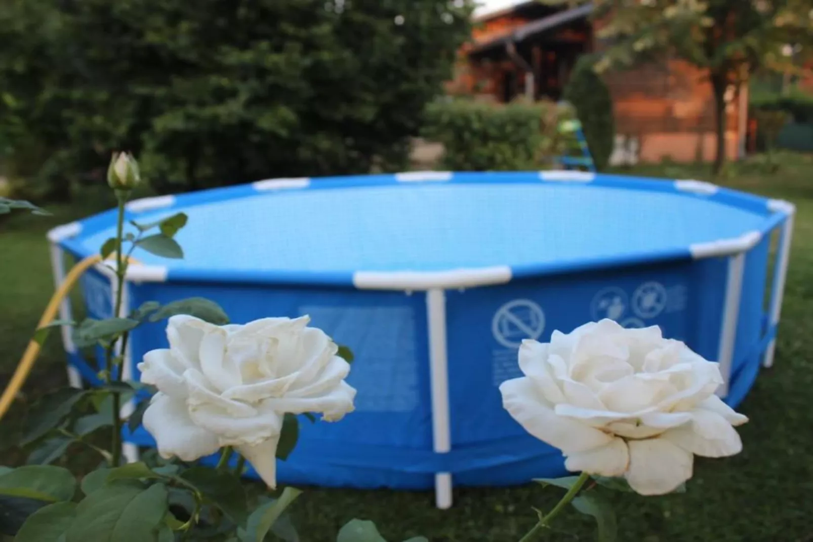 Four bedroom home with river view-Tuinen zomer